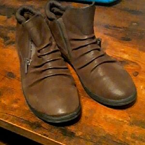 Clarks Sz 9 Cloudsteppers Dark Brown Zip Up Ankle Boots Like New